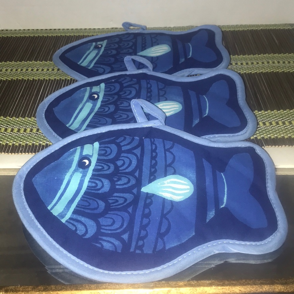 NWT Set of Three Tropical Fish Pot Holders
